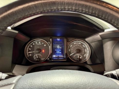 Used 2018 Toyota Tacoma TRD Off-Road image 15