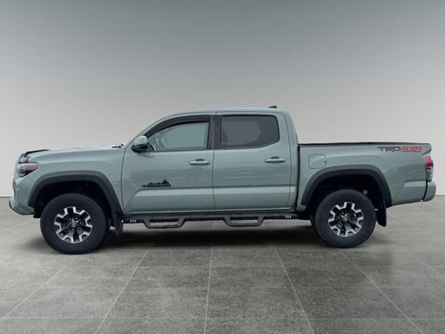 Used 2022 Toyota Tacoma TRD Off-Road w/ Technology Package image 2