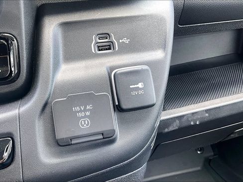 New 2024 RAM ProMaster 2500 w/ Convenience Group FWD image 17