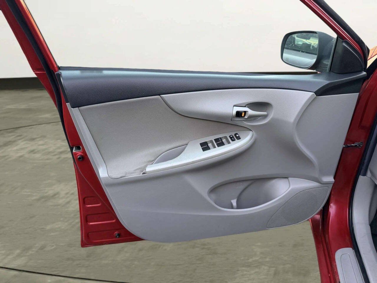 Used 2011 Toyota Corolla LE FWD image 13