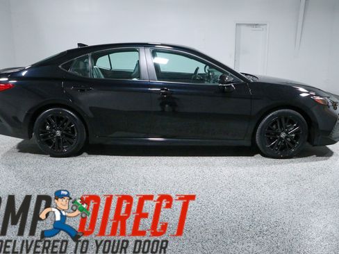 Used 2025 Toyota Camry SE FWD image 6