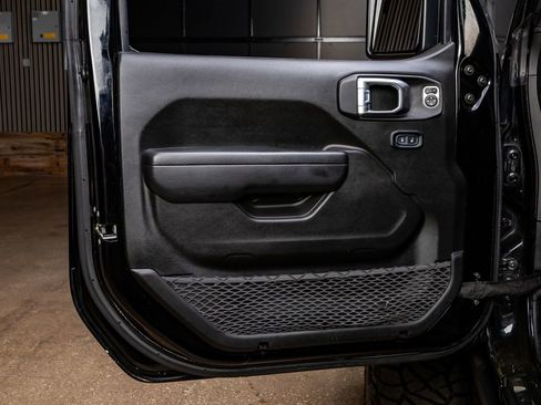 Used 2022 Jeep Wrangler Unlimited Rubicon image 35