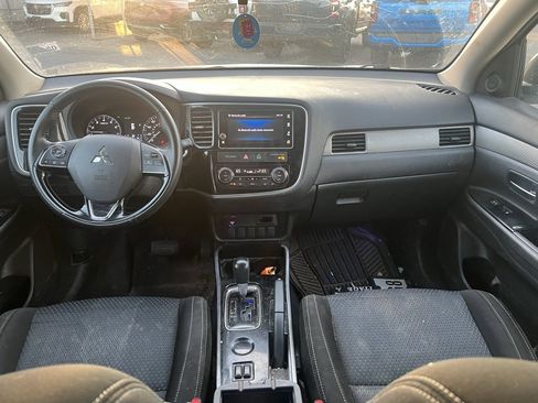 Used 2018 Mitsubishi Outlander SE image 5