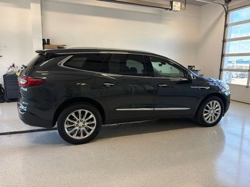 Used 2020 Buick Enclave Premium w/ Surround and Sites Package AWD/4WD image 9