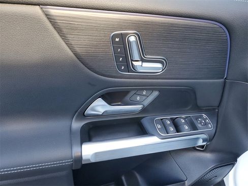 Used 2025 Mercedes-Benz EQB 250+ image 18