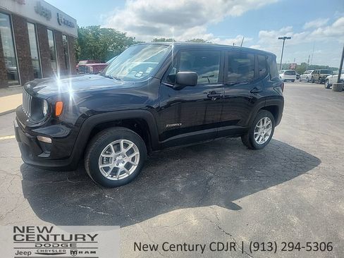 Used 2023 Jeep Renegade Latitude AWD/4WD image 1