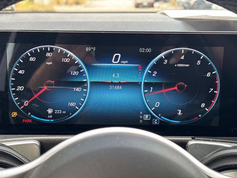 Used 2022 Mercedes-Benz GLB 250 4MATIC w/ Premium Package Lite image 31