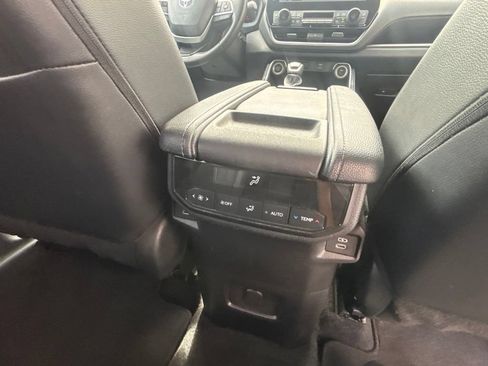 Used 2025 Toyota Grand Highlander FWD image 33