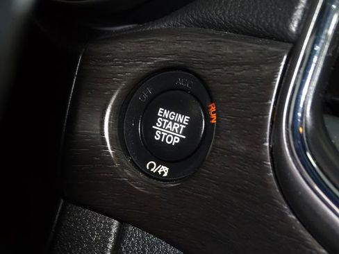 Used 2017 Jeep Grand Cherokee Altitude image 9