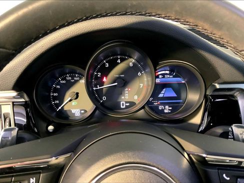 Certified 2025 Porsche Macan image 29