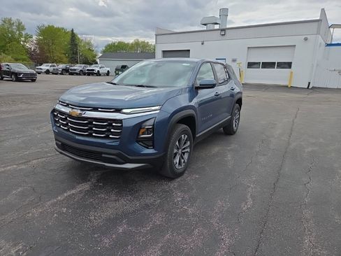 New 2026 Chevrolet Equinox LT w/ Convenience Package II FWD image 3