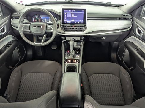 Used 2023 Jeep Compass Sport image 17