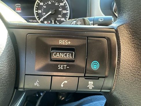 Used 2024 Nissan Rogue SV image 30