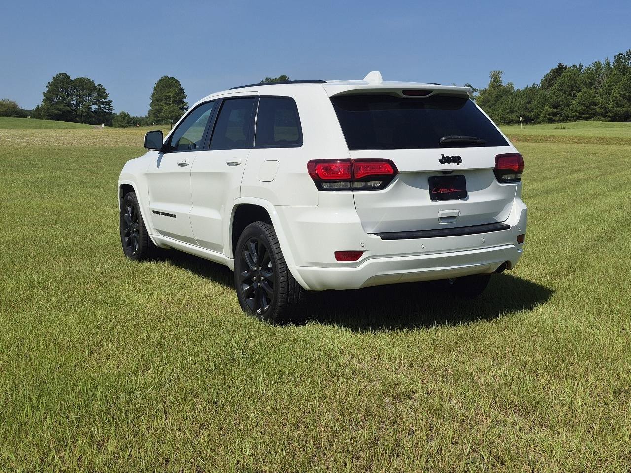 Used 2022 Jeep Grand Cherokee Laredo X RWD image 7
