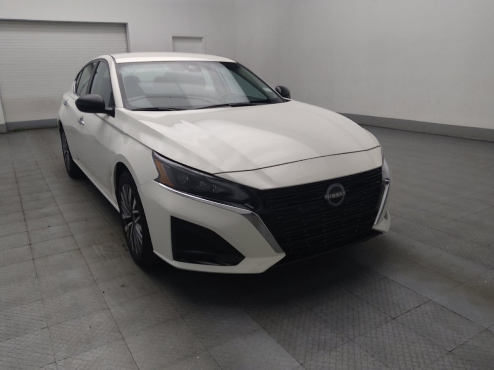 Used 2025 Nissan Altima 2.5 SV FWD image 13