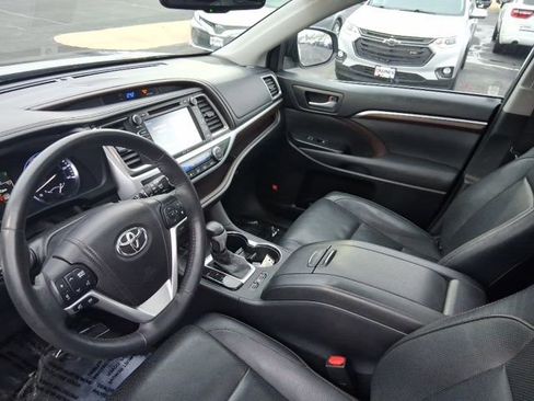 Used 2014 Toyota Highlander Limited Platinum image 18
