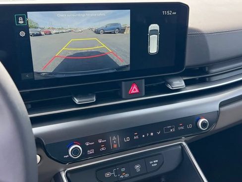 New 2026 Kia Carnival FWD image 24