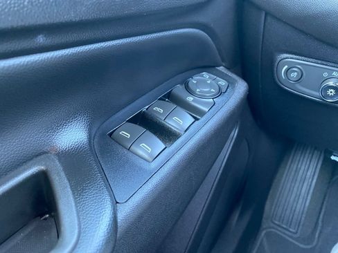 Used 2018 Chevrolet Equinox LT FWD image 26