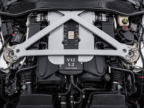 Used 2017 Aston Martin DB11 V12 RWD image 34