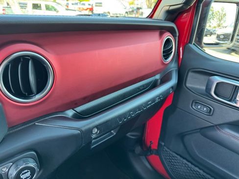 Used 2020 Jeep Wrangler Unlimited Rubicon AWD/4WD image 32