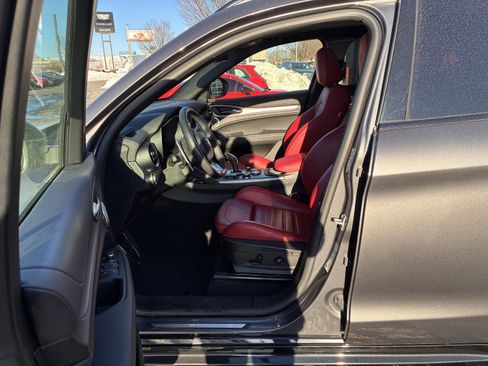 Certified 2024 Alfa Romeo Stelvio Veloce image 11