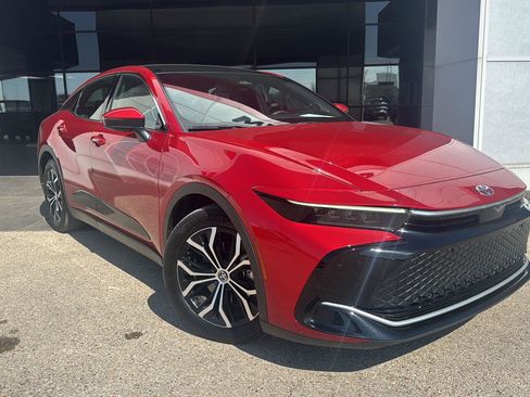 Used 2023 Toyota Crown Limited image 1