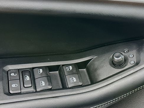 Used 2023 Jeep Grand Cherokee Limited image 15