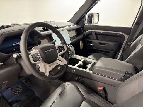 New 2026 Land Rover Defender 110 X-Dynamic SE image 10