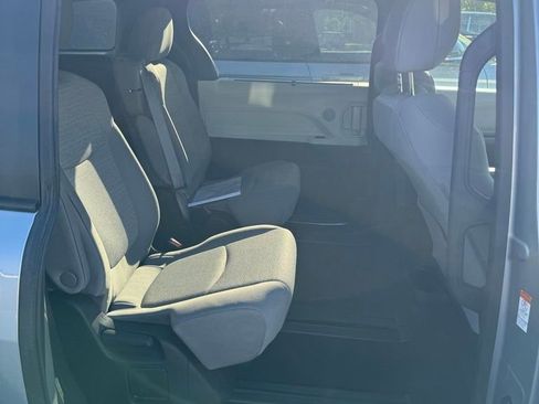 Used 2025 Toyota Sienna LE FWD image 19
