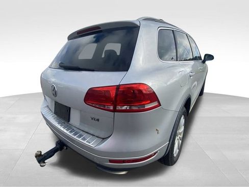 Used 2011 Volkswagen Touareg Sport AWD/4WD image 9