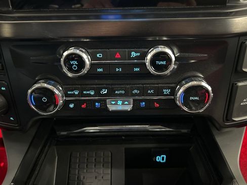 Used 2026 Ford F250 Lariat w/ Black Appearance Package image 25