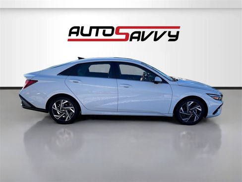 Used 2024 Hyundai Elantra Limited image 8