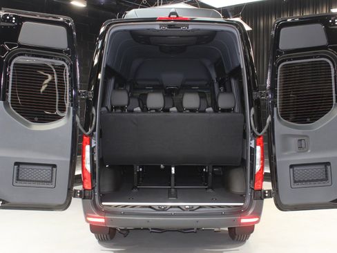 Used 2024 Mercedes-Benz Sprinter 2500 image 10