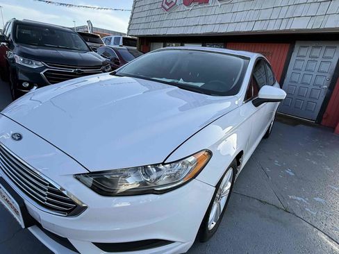 Used 2018 Ford Fusion SE w/ Fusion SE Technology Package FWD image 17