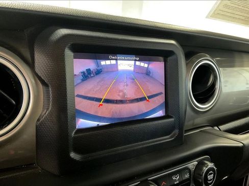 Used 2020 Jeep Wrangler Unlimited Sahara image 29