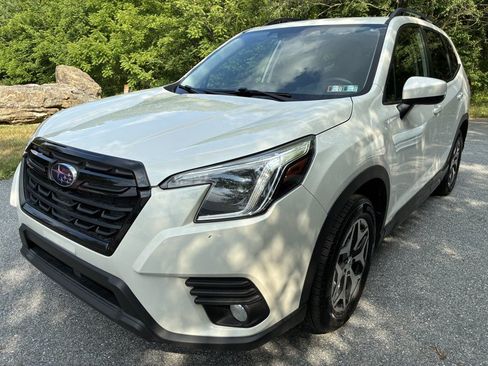 Used 2023 Subaru Forester Premium AWD/4WD image 3