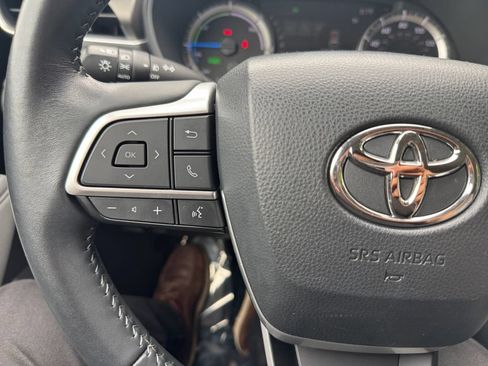 Used 2023 Toyota Highlander LE AWD/4WD image 29