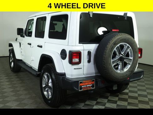Used 2022 Jeep Wrangler Unlimited Sahara w/ Cold Weather Group AWD/4WD image 5