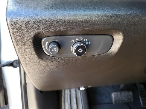 Used 2021 Chevrolet Traverse LS image 11