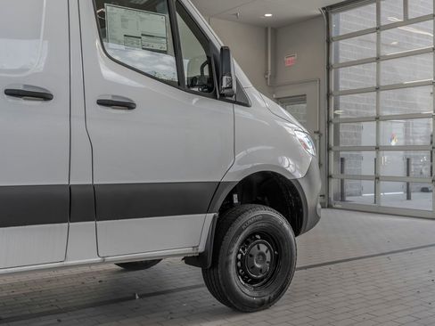 Used 2025 Mercedes-Benz Sprinter 2500 image 32