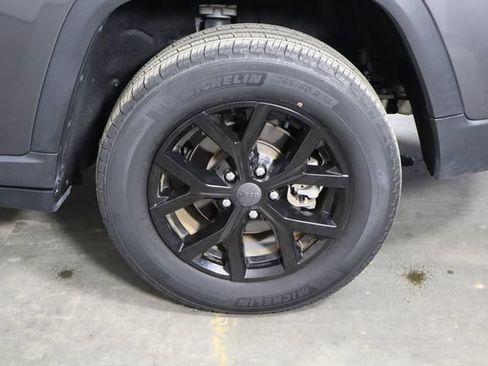 Used 2023 Jeep Grand Cherokee Limited RWD image 47