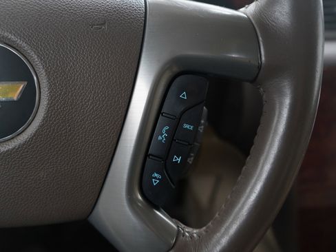 Used 2013 Chevrolet Avalanche LTZ image 28