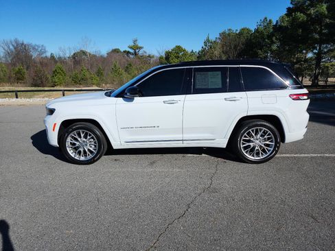 Used 2024 Jeep Grand Cherokee Summit image 2