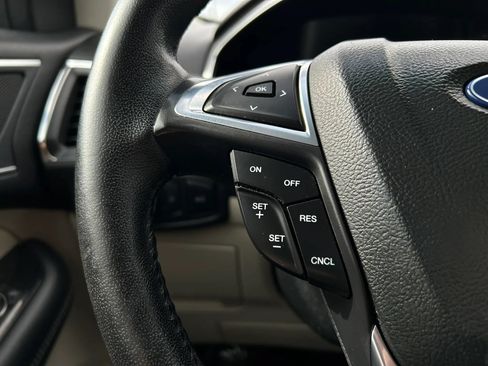Used 2018 Ford Edge Titanium w/ Technology Package AWD/4WD image 18