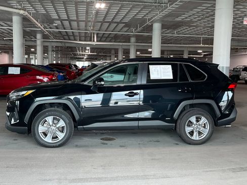 Used 2023 Toyota RAV4 XLE AWD/4WD image 7