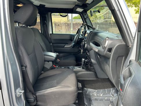 Used 2016 Jeep Wrangler Unlimited Sport w/ Connectivity Group image 28