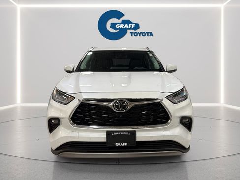 Used 2023 Toyota Highlander Platinum image 12