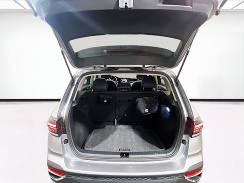 Used 2025 Volkswagen Taos SE w/ Panoramic Sunroof Package image 19