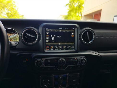 Used 2021 Jeep Wrangler Unlimited Sahara AWD/4WD image 16