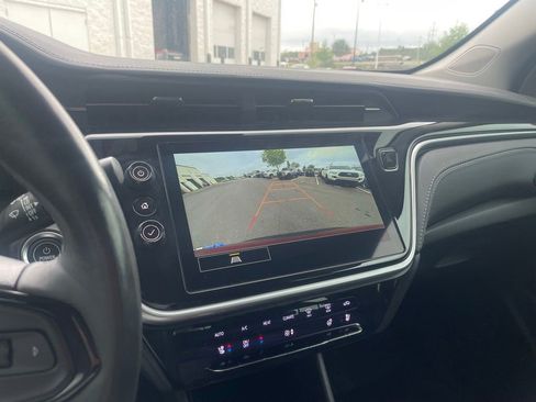 Used 2023 Chevrolet Bolt EUV LT w/ Convenience Package FWD image 16
